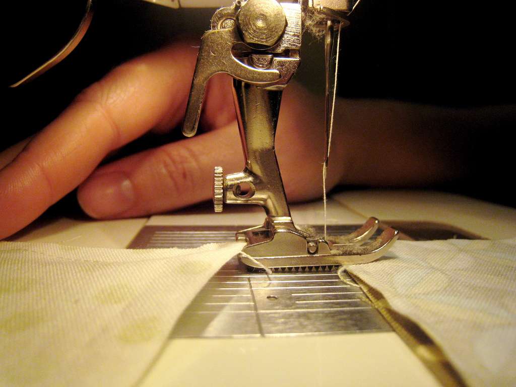LAVORO:CUCITRICE