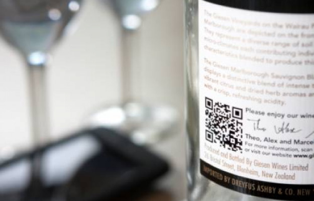 Contributi per produttori vino bio, DOP e IGP che investono in sistemi digitali: in scadenza il bando MASAF