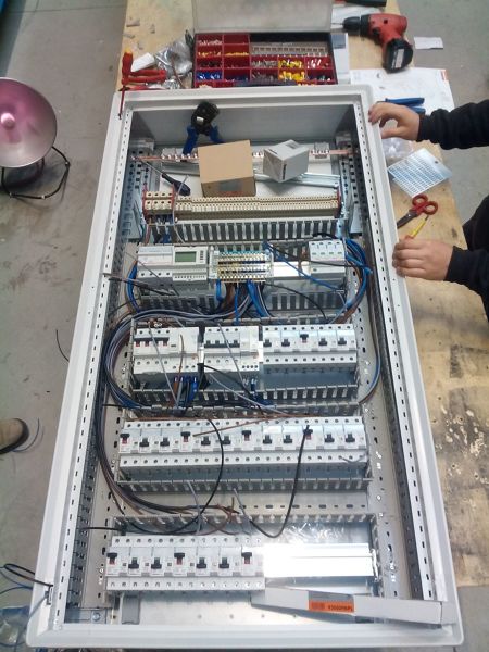 LAVORO: AZIENDA DI SAN GIOVANNI TEATINO RICERCA UN CABLATORE ELETTRICO.