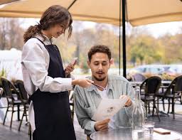 LAVORO: Carpe diem CERCA cameriere a Pescara