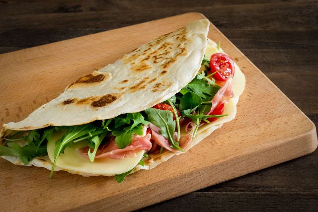 LAVORO:ADDETTI/E ALLA PREPARAZIONE E VENDITA DI PIADINE – C.C. PESCARA NORD – CITTA’ SANT’ANGELO 