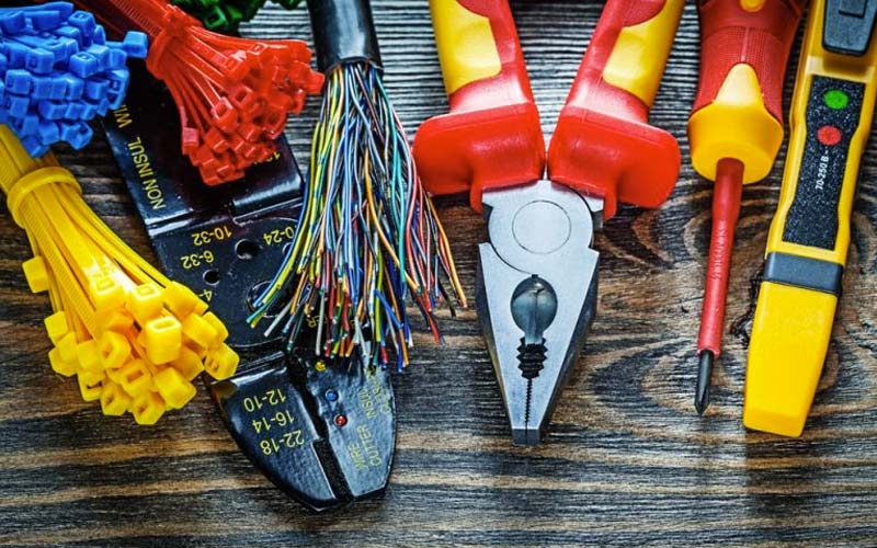 LAVORO: ELETTRICISTA