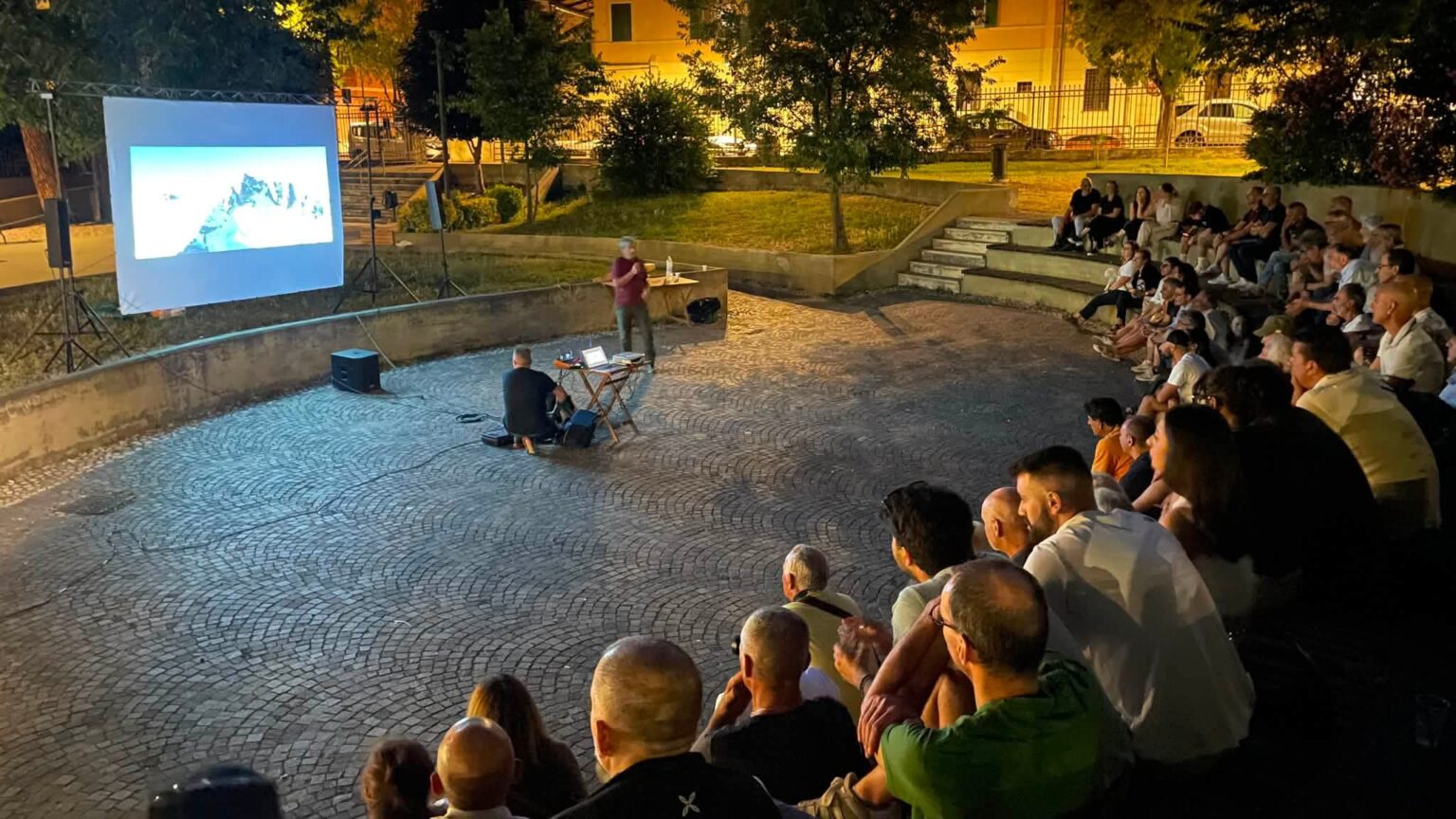 Carsoli guarda agli Ottomila: Mario Vielmo conquista il pubblico con le imprese